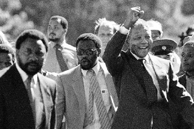 'FREEDOM'. La instantnea de Mandela saliendo de prisin...