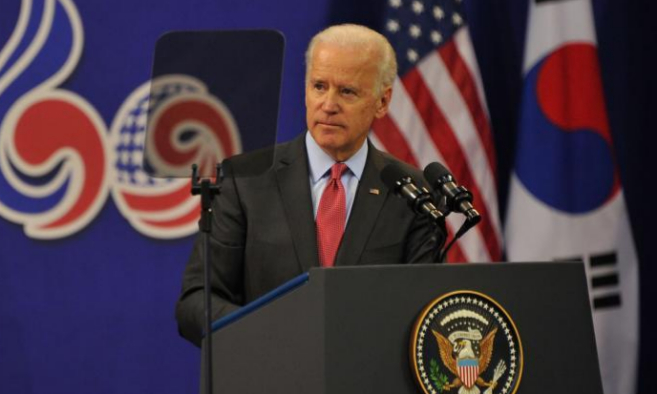 El vicepresidente Joe Biden pronuncia un discurso en la Universidad de...