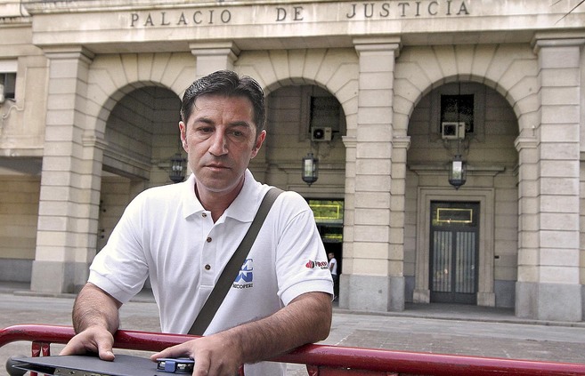 Antonio Venere, el pasado 2 de agosto, ante las puertas del Palacio de...