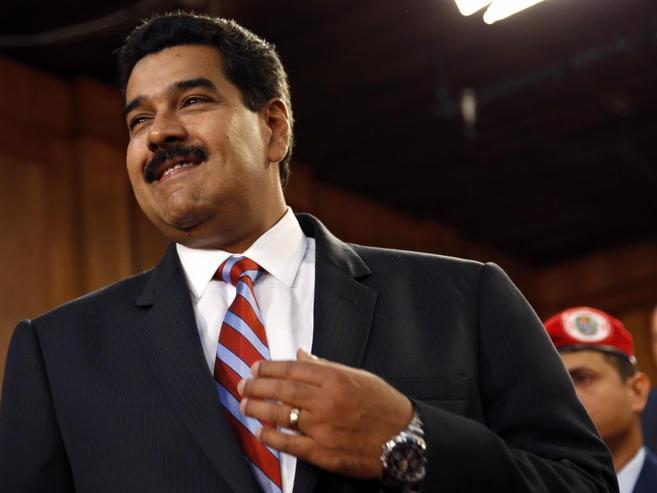 El presidente venezolano, Nicolás Maduro, sonríe durante una...