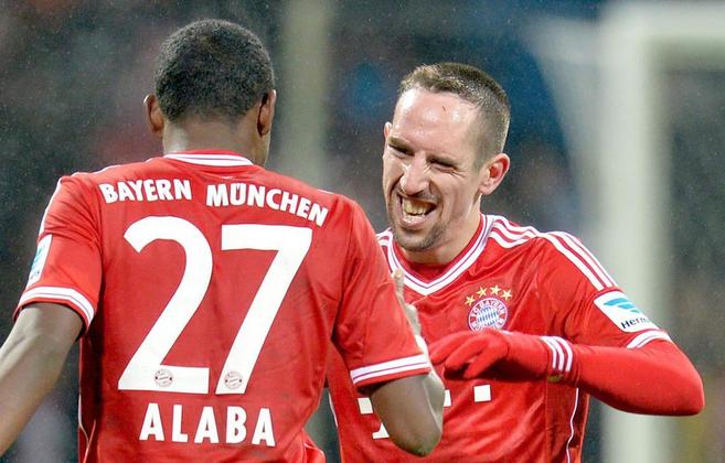 Ribery celebra con Alaba uno de sus dos goles ante el Werder Bremen.
