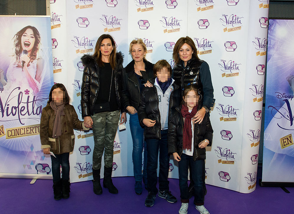 El lunes de los famosos en imágenes - La serie 'Violetta' triunfa en... |  loc | EL MUNDO