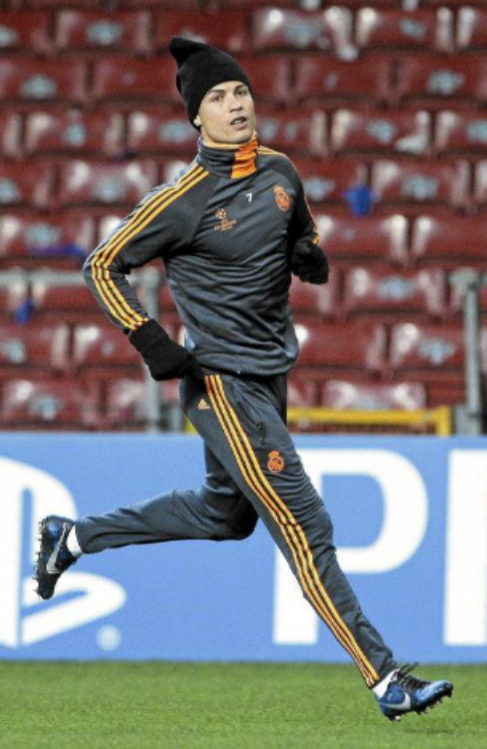 Cristiano Ronaldo, durante el entrenamiento de ayer.