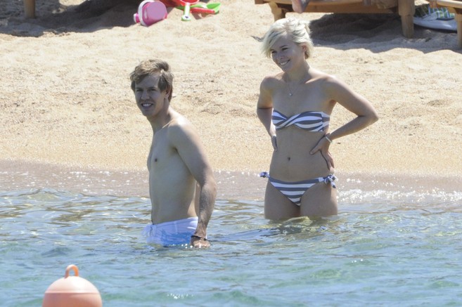 Vettel, de vacaciones con su novia en 2010.