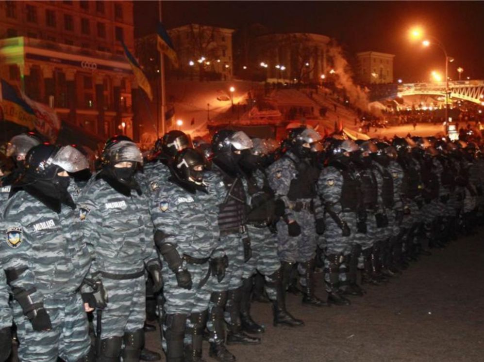 Policas en la Plaza de la Independencia de Kiev
