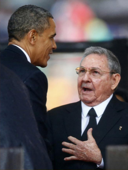 Saludo entre Obama y Castro.