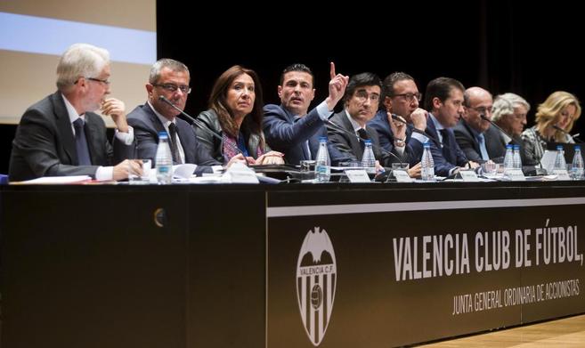 Un momento de la junta de accionistas del Valencia CF.