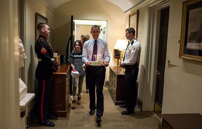 Obama, en una foto distribuida por la Casa Blanca en el cumpleaos de...