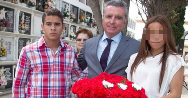 José Ortega Cano y sus hijos, José Fernando y Gloria Camila, en el...