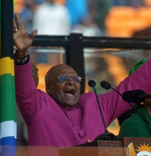 El arzobispo Tutu, durante su intervencin en la despedida de Mandela...