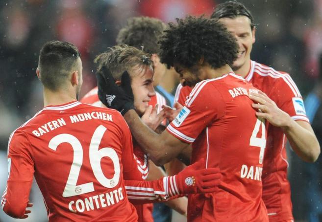 Dante felicita a Gtze tras el segundo del Bayern.