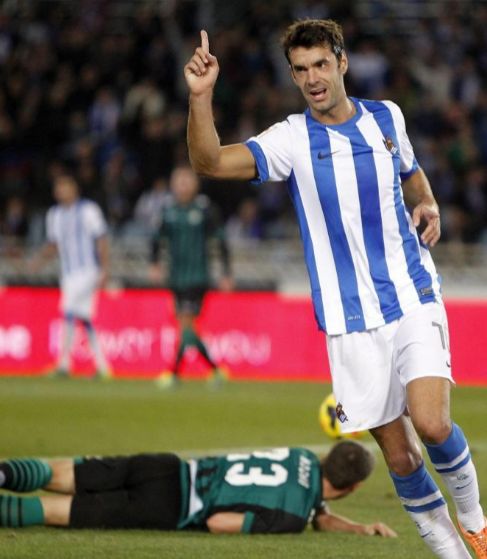 Xabi Prieto festeja el ltimo gol en Anoeta.