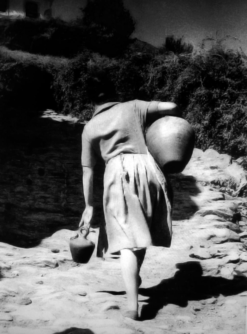 El agua era motivo de preocupacin permanente. En la imagen, una mujer de un pueblo de Granada, en los 60.