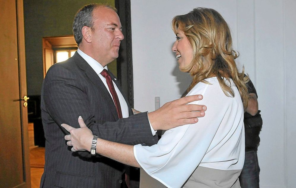 El presidente de Extremadura, Jos Antonio Monago, saluda a Susana...