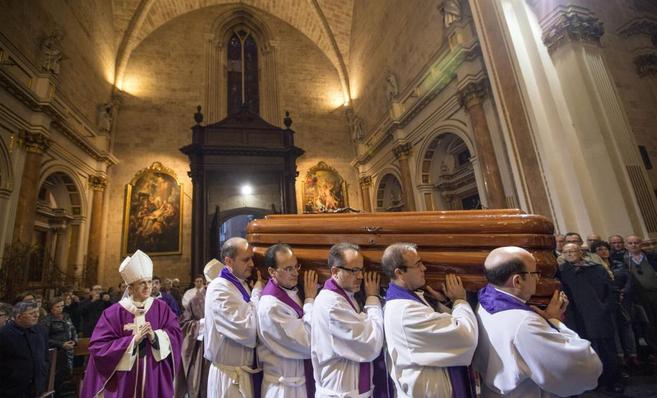 Osoro durante la misa y sepelio del cardenal Carles en la Baslica de...