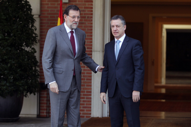 El presidente Mariano Rajoy recibe a Urkullu en La Moncloa.