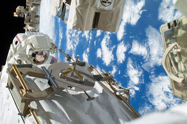 El astronauta Rick Mastracchio, durante el paseo espacial.