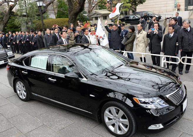 Shinzo Abe a su llegada al santuario Yasukuni