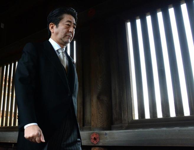 Shinzo Abe, durante su visita al santuario.