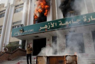 Fuego en la Universidad de Al Azhar.