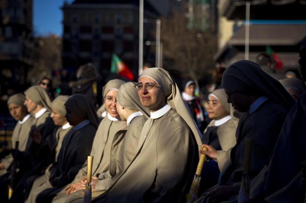 Misa De La Familia Grupo De Monjas Entre Los Asis Espa a EL MUNDO misa-de-la-familia-grupo-de-monjas-entre-los-asis-espa-a-el-mundo