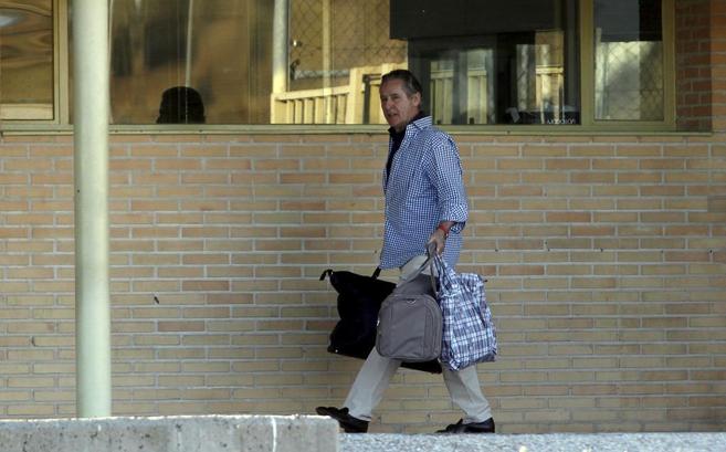El ex presidente de Caja Madrid, Miguel Blesa, a su salida de la...