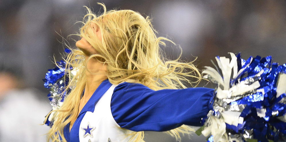 Animadora de los Dallas Cowboys durante una actuacin en el Estadio...
