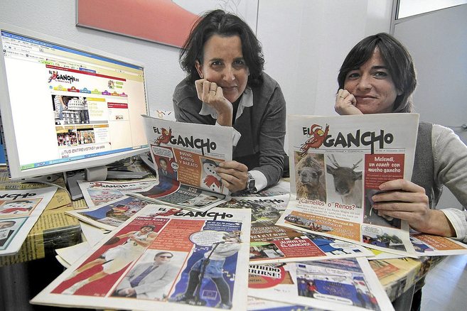Marta Baturone y Macarena Vory junto a diferentes ejemplares del...