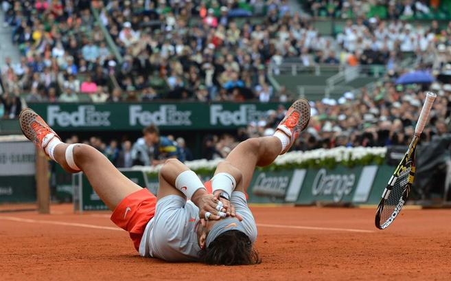 Nadal celebra en Roland Garros su triunfo en la final contra Ferrer.