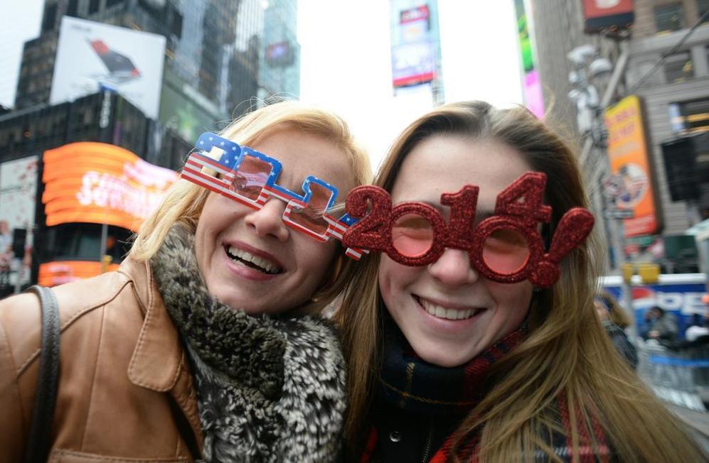 Los neoyorquinos se preparan para celebrar la llegada del 2014 en...