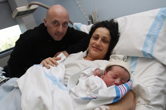 Primer beb nacido en el Hospital son Lltzer.