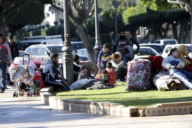 Los inmigrantes sirios acampados en el centro de Melilla.