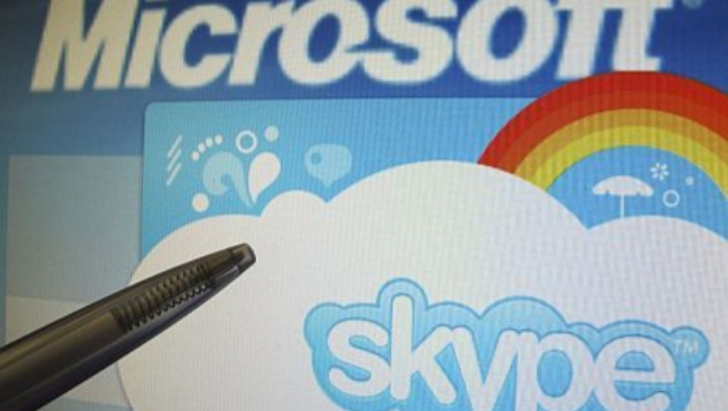 Los logos de Microsoft y Skype.