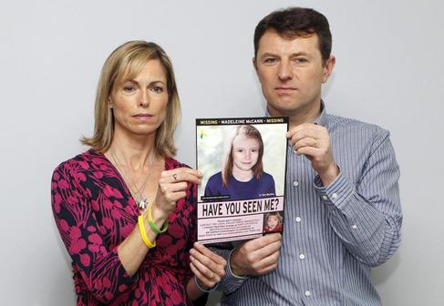 Kate y Gerry McCann con una imagen del posible aspecto de su hija.