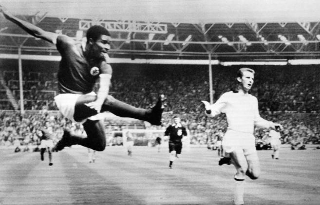 Eusebio, durante un partido de 1963.