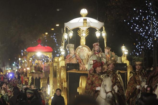 Los Reyes Magos, en su multitudinario desfile camino de Cibeles.