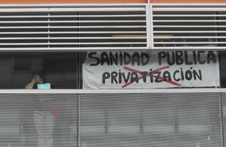 Pancarta de protesta por la privatizacin sanitaria.