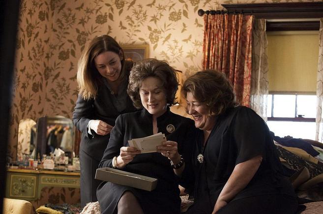 Meryl Streep entre Julianne Nicholson (izquierda) y  Margo Martindale,...