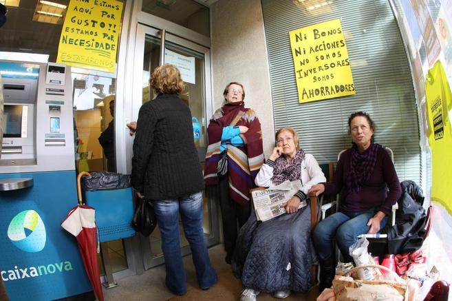 Mujeres encerradas en un cajero de Novagalicia Banco