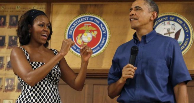 Barack Obama y su esposa Michelle durante sus vacaciones navideñas en...