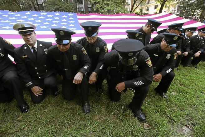 Los bomberos de NYC durante el homenaje del dcimo aniversario del...