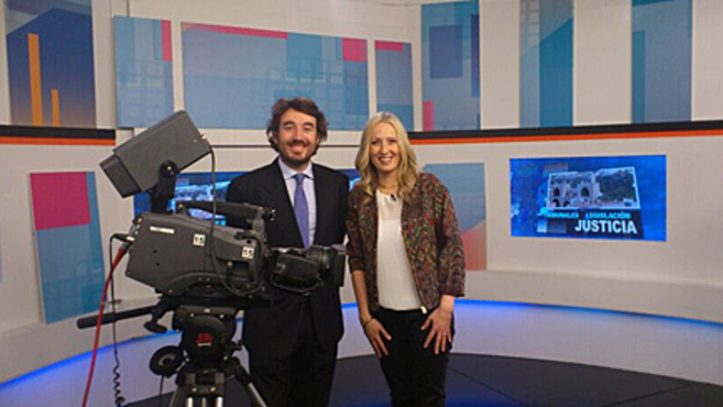 El presidente de Canal 7 Televalencia Ángel Raga y la presentadora...