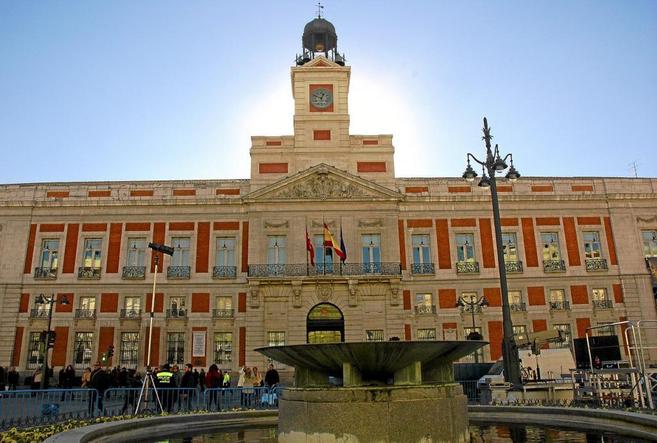 Fachada de la sede de la Comunidad de Madrid en la Puerta del Sol. |...