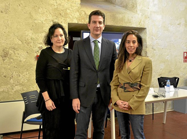 Pilar Ribal, Fernando Gilet y Eva Shakouri, ayer, en Ses Voltes.