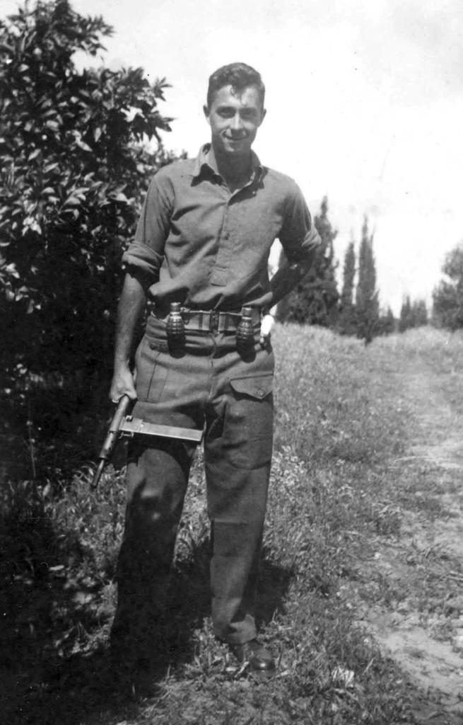 Cuando era un soldado raso, en febrero de 1948.