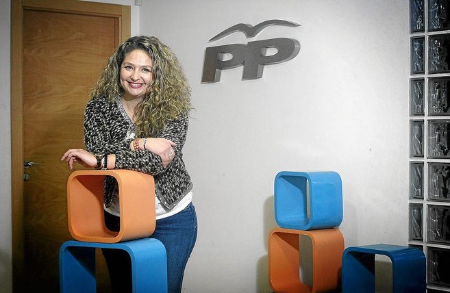 Pepa Ferrando, en la sede del PP de Orihuela durante la entrevista.