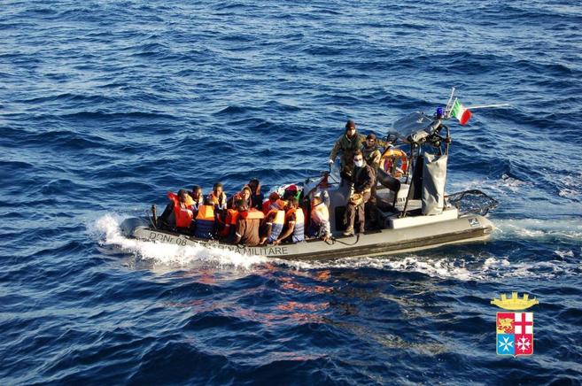 Inmigrantes rescatados cerca de Lampedusa este mismo ao.