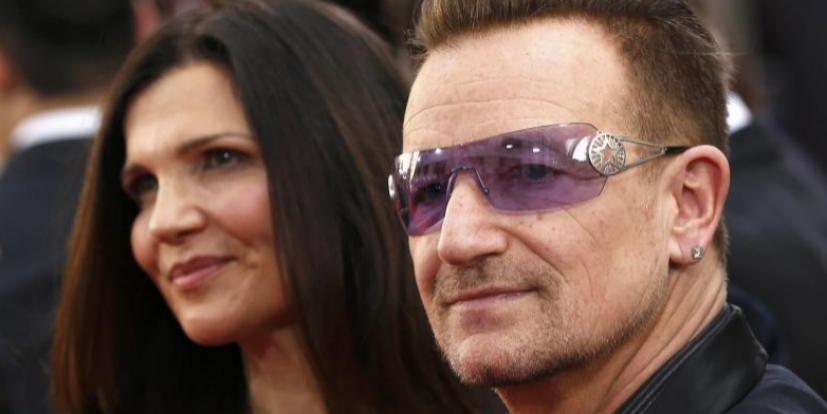 El cantante de U2, Bono, con su mujer Alison Hewson, en Beverly Hills.