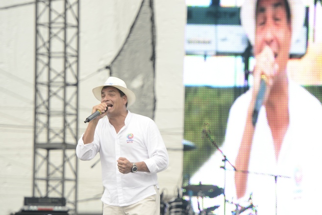 Correa durante su discurso en el Guasmo Sur de Guayaquil (Ecuador).