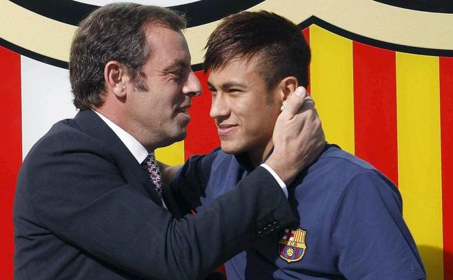 Sandro Rosell y Neymar durante la presentacin del fichaje.
